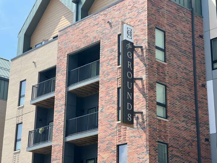 Unregistered Airbnb listings at Indy apartment complex violate city law, cops investigating