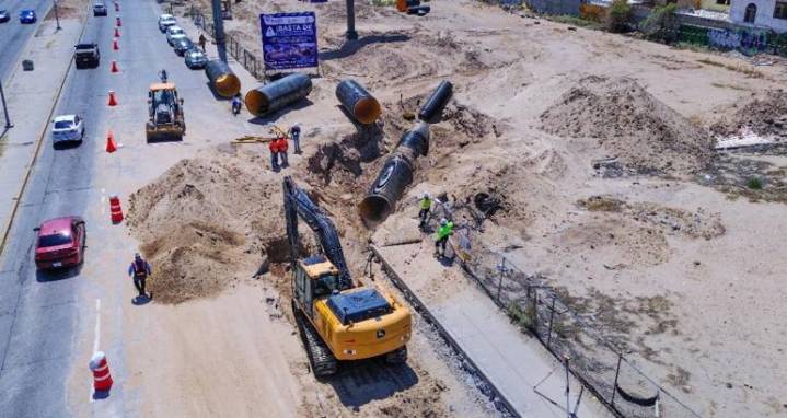 Reemplaza JMAS mega colector para evitar socavón en la 4 Siglos