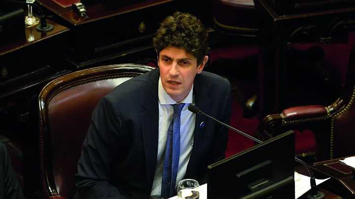 Lousteau: "Mientras someten a las familias a un ajuste sin precedentes, roban"