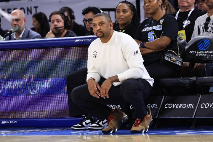 Chicago Sky coach Tyler Marsh ejected in loss to Connecticut Sun