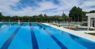 Reaniman a una menor que fue rescatada inconsciente en una piscina municipal en Vilar de Barrio