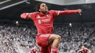 Quién es el niño de 16 años que asombró en triunfo del Liverpool: Mira su golazo, el gesto de su DT y el récord que rompió Marcó el 3