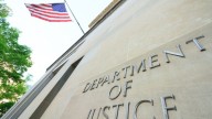 Trump no da tregua: Revisan visas de más de 55 millones de personas para «revocar o deportar»