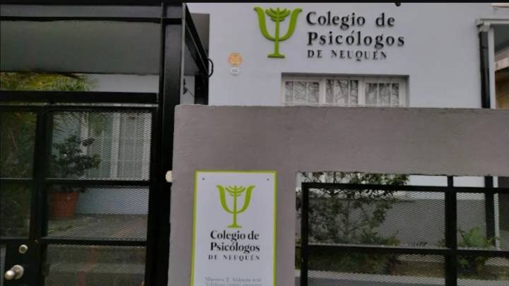 Psicólogos de Neuquén preocupados por la promoción de terapias alternativas para prevención del suicidio en Zapala
