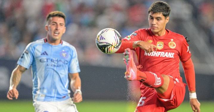Toluca derrota 2-1 al NYC FC y mantiene vivas sus esperanzas en la Leagues Cup
