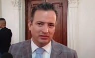 Firma alcalde contrato de crédito para obras de vialidad