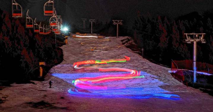 El Catedral se iluminó con la bajada de antorchas y así se largó la 54 Fiesta Nacional de la Nieve