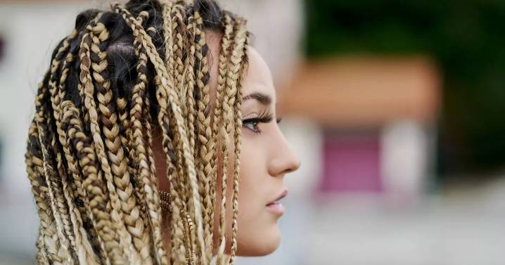 Woman gets her hair braided on the beach but makes easy mistake