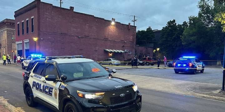 Man shot, killed inside van Monday morning in Woodlawn Neighborhood identified