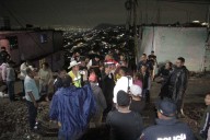 Se colapsa barda en Almárcigo Norte; pedazos caen sobre camioneta