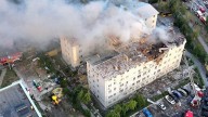 Russia strikes Ukraine as Zelenskyy meets Trump, killing 10