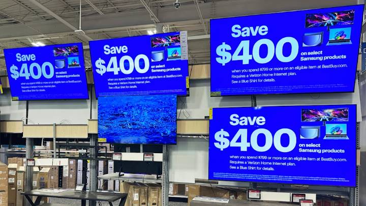 Consumer confidence fell in August as worries over job market, tariffs grew