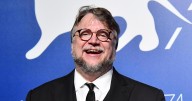Guillermo del Toro emociona al público con su "Frankenstein" en Venecia