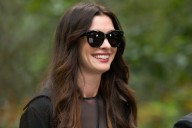 El primer abrigo tendencia del otoño ha llegado antes a ‘El Diablo viste de Prada 2’ que a Zara