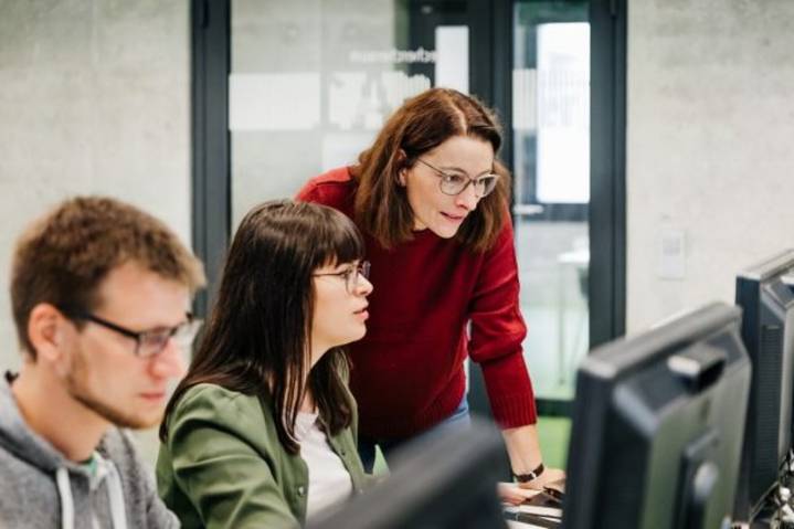 Big tech is offering free AI training to California students