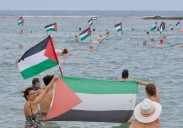 Las Canteras 'se moja' por Gaza