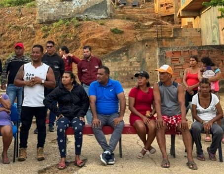 Eneas González se reunió con vecinos de Los Clavelitos