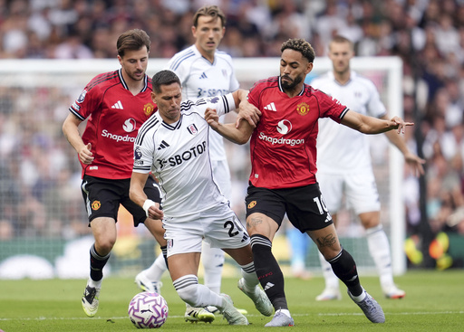 Man United sigue sin ganar en la Liga Premier tras empate en Fulham, Grealish inspira al Everton