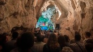 Sariego honra a San Pedrín en asturiano y en la cueva: "Estos últimos años ha habido un relevo generacional