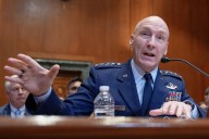 Jefe de la Fuerza Aérea anuncia sorpresiva salida; es la quinta baja de un mando militar con Trump