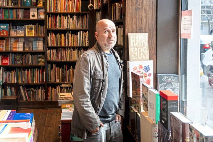 Entrevista con Javier Peña. “Hay escritores que tienen vidas más fascinantes que sus libros”