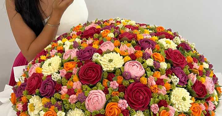35 Cupcake Creations That Look Like Floral Masterpieces, By Baker Macey Nemer