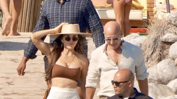 Lauren Sánchez Bezos Swaps One Key Summer Vacation Style Staple for Another