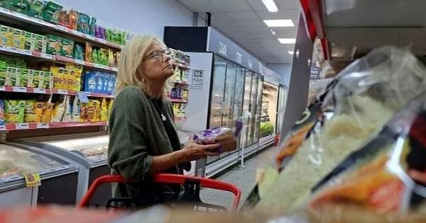 El freno en los ingresos y el acceso al crédito profundizan el pesimismo de los consumidores