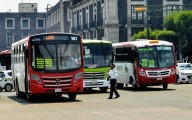 Amenaza de paro de transportistas pone en jaque el regreso a clases