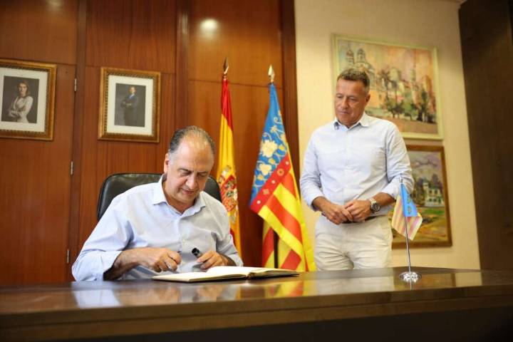 Burriana rep el conseller d’Emergències i Interior per a abordar diferents temes de seguretat