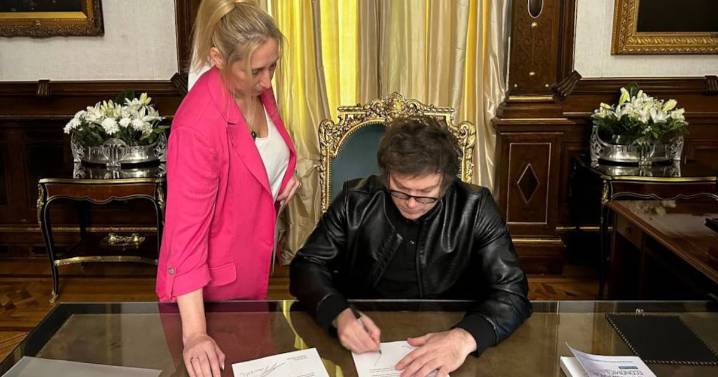 Escándalo de presuntas coimas salpica a figuras del gobierno argentino y hunde confianza en Milei en los sondeos