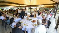 El papa invitó a almorzar a 110 pobres a su palacio de veraneo