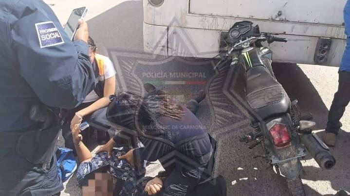 Camión y motocicleta chocaron en Mexquitic; hubo una persona lesionada
