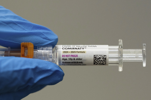 Pediatras de EEUU recomiendan vacunas COVID-19 diferentes a las del CDC