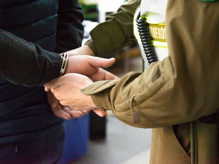 Exdiputado argentino queda detenido en Chile investigado por contrabando de municiones