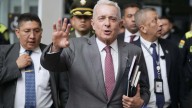El Tribunal Superior de Bogotá ordena la libertad del expresidente Álvaro Uribe, quien promete "trabajar" por Colombia