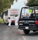 AUTOBÚS DE LA LÍNEA TEO ATROPELLÓ A UNA PAREJA DE MOTOCICLISTAS EN METEPEC; UNA MUERTA Y UN HERIDO