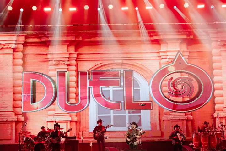 DUELO PONE A BAILAR A SLP EN EL ARRANQUE DE LA FENAPO 2025