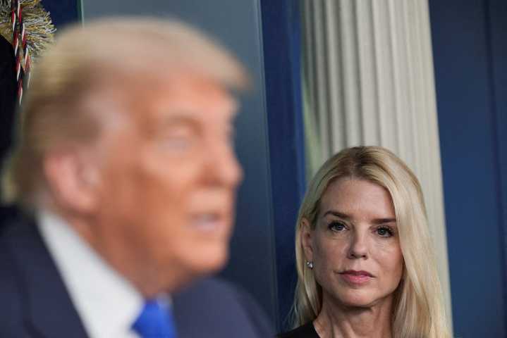 'Pam Bondi backed down': Ex-prosecutor flags 'pitfall for Trump' amid power grab
