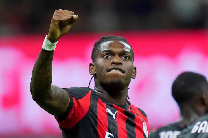 Leão y Pulisic anotan en victoria 2-0 del AC Milan ante Bari en la Copa de Italia – Chicago Tribune