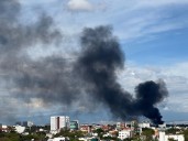 Bomberos combaten incendio en fábrica de Iztacalco