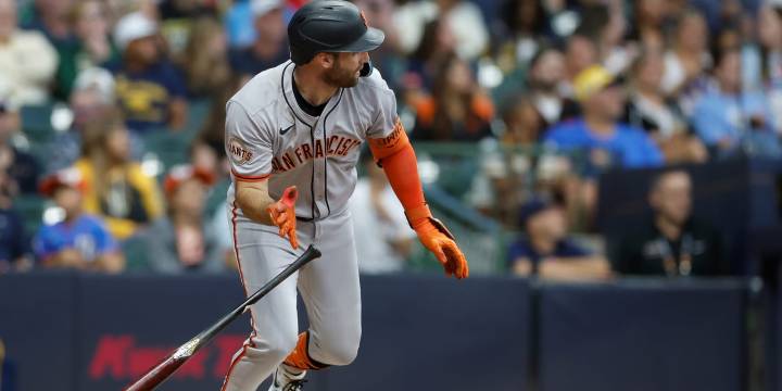 Casey Schmitt leads as Giants beat Brewers