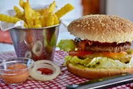 ¡Cuidado! Consumo de alimentos ultraprocesados favorece aparición de estreñimiento crónico