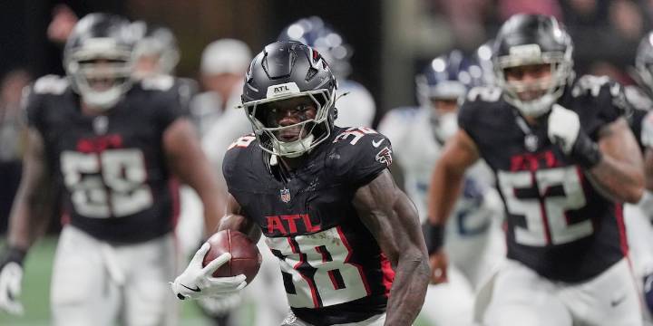 Former Spartans Kendell Brooks and Nate Carter both score touchdowns in a NFL preseason game