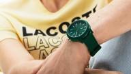 Minimalismo francés y precio accesible: así conquista el reloj Lacoste a la generación que huye del lujo ostentoso