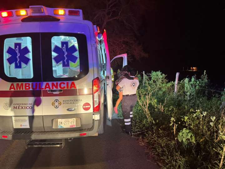 Accidentes viales, vehículos incendiados y emergencias atendidas en Cuauhtémoc, Coquimatlán y Villa de Álvarez durante la noche y madrugada