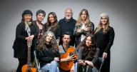 Quilapayún sin barbas y sin ponchos: el íntimo ensayo de la Cantata Santa María de Iquique con voz de mujer