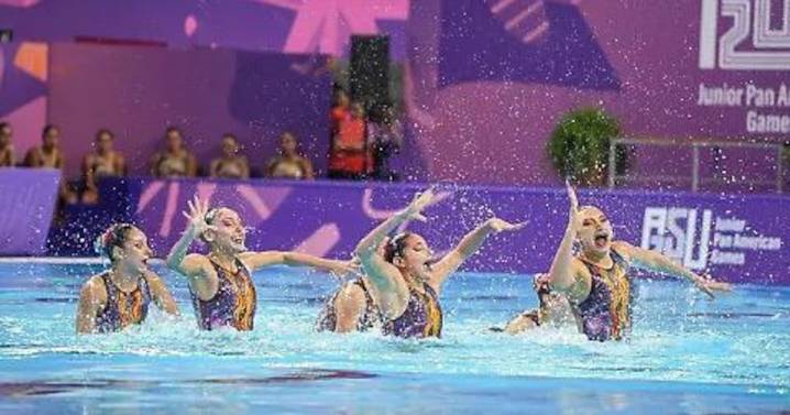 Queretanos ganan medalla de oro en en natación artística durante Asunción 2025