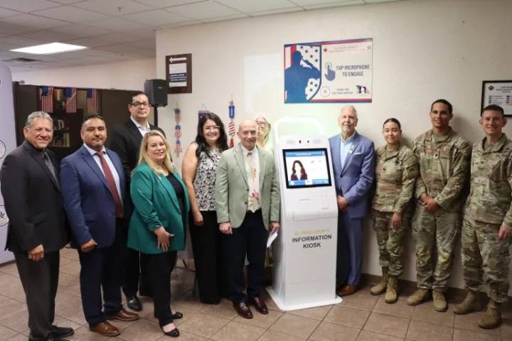Inaugura el Condado de El Paso Quiosco de Autoservicio en el Centro de Bienvenida de Fort Bliss