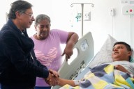 Petro acompañó a policías heridos en el atentado de Amalfi y habló con sus familias